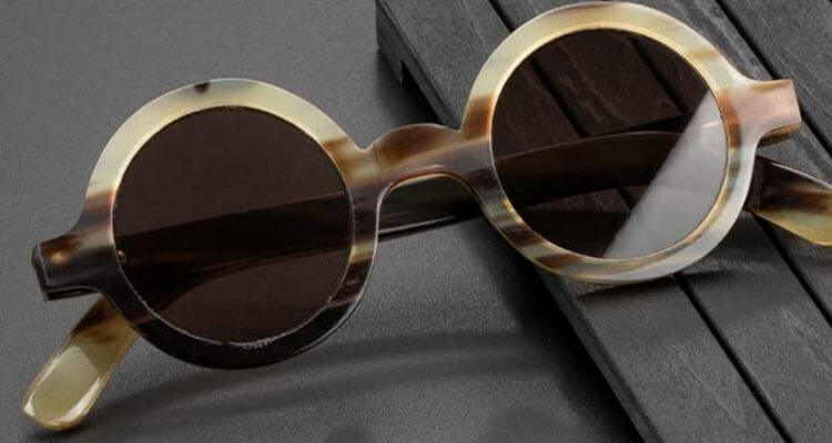 ​Are Buffalo Horn Glasses More Valuable Than Synthetic Frames Over Time?