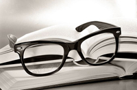 //iirorwxhiqppjp5m.ldycdn.com/cloud/lpBpoKrijrSRrloipmmijo/horn-rimmed-glasses-678x446.jpg