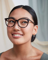 //iirorwxhiqppjp5m.ldycdn.com/cloud/lpBpoKrijrSRrlpipllmjo/Woman-with-dark-hair-looking-sideways-wearing-thick-dark-tortoise-eyeglasses.jpg